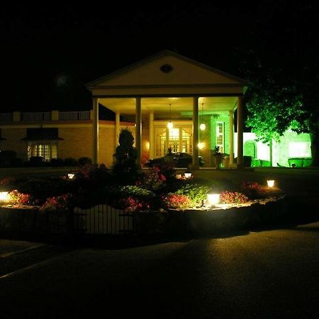 Hotel Carlisle & Embers Convention Center Buitenkant foto