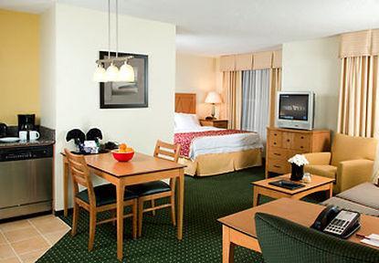 Hotel Carlisle & Embers Convention Center Buitenkant foto