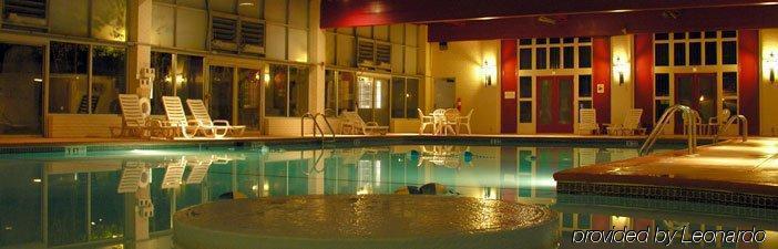 Hotel Carlisle & Embers Convention Center Buitenkant foto