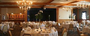 Hotel Carlisle & Embers Convention Center Buitenkant foto